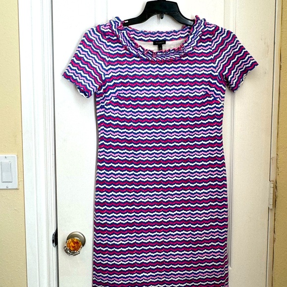 TALBOTS JERSEY KNIT RUFFLED NECK DRESS. PINK & PURPLE ZIG ZAG STRIPES. LIKE NEW - Picture 5 of 10